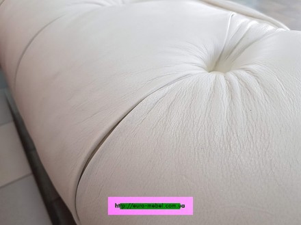 Красивый диван Честерфилд. Натуральная кожа белого цвета. Диван выполнен в стиле. . фото 10