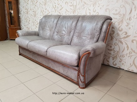 Кожаный трехместный не раскладной диван на деревянной основе, декорированный вст. . фото 10