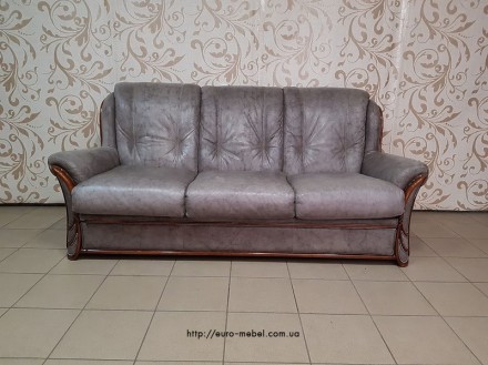 Кожаный трехместный не раскладной диван на деревянной основе, декорированный вст. . фото 2