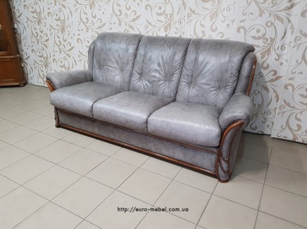 Кожаный трехместный не раскладной диван на деревянной основе, декорированный вст. . фото 4