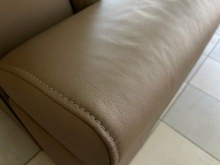 Новый кожаный угловой диван привезен из Европы.
Диван с релаксирующими подлокотн. . фото 5