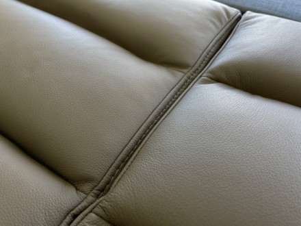 Новый кожаный угловой диван привезен из Европы.
Диван с релаксирующими подлокотн. . фото 6