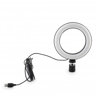 Светодиодная лампа выполнена в виде кольца, пользуется популярностью среди визаж. . фото 2