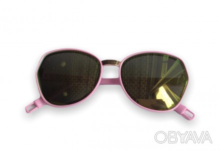 Детские очки с линзой UV400
Детскиее очки стильной формы и красивым сочетанием ц. . фото 1