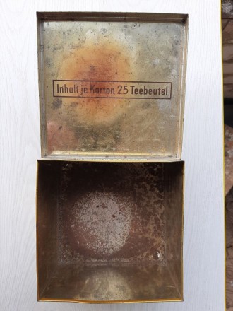 Винтажная немецкая металлическая коробка из под чая Pompadour

Германия, фирма. . фото 6