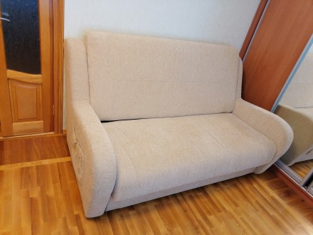 Новый (муха не сидела)  диван кровать  типа аккордеон бежевого  цвета. Диван лег. . фото 2