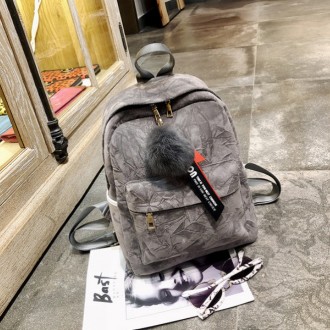 
Женский рюкзак с меховым брелком
 Характеристики:
Меховой брелок входит в компл. . фото 5