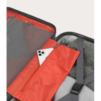 Чемодан Tucano Ted 40L - четырехколесный чемодан из поликарбоната для ручной кла. . фото 7