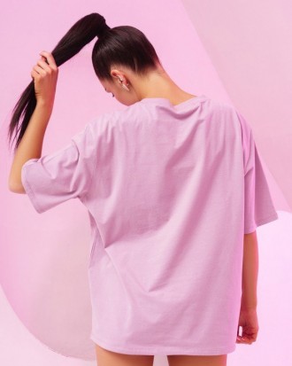 Удлиненная темно-розовая футболка выполненная из эластичной трикотажной вискозы . . фото 4
