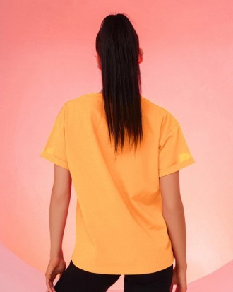 Свободная персиковая футболка выполненная из эластичного хлопкового трикотажа. М. . фото 4
