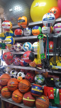 Прежлагаем мячи

 - для футбола 240-550 грн,
- волейбола 175-490 грн,
- баск. . фото 2