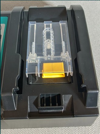 Зарядное устройство для шуруповертов и электроинструментов Makita
Технічні хара. . фото 5