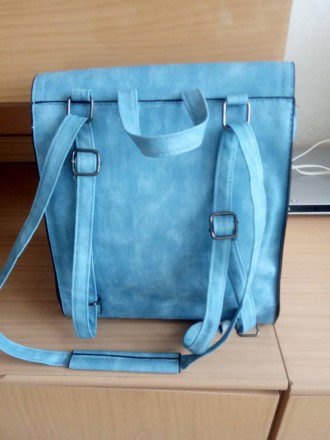 Продаю совершенно новую женскую сумку-рюкзак. цена -400 грн. Цвет - небесно-голу. . фото 3