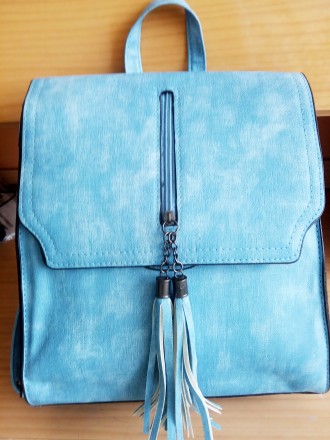 Продаю совершенно новую женскую сумку-рюкзак. цена -400 грн. Цвет - небесно-голу. . фото 2