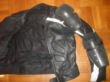 Есть также ещё несколько хороших кожаных и текстильных мотокурток и брюк с миним. . фото 8