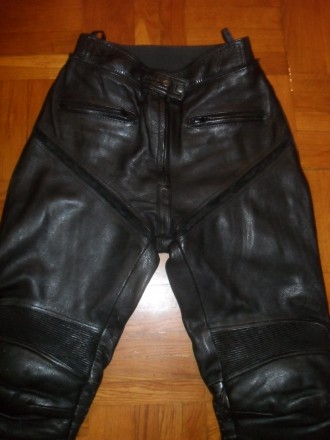 Есть также ещё несколько хороших кожаных и текстильных мотокурток и брюк с миним. . фото 9
