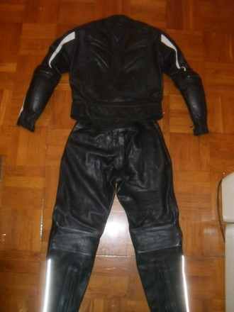 Есть также ещё несколько хороших кожаных и текстильных мотокурток и брюк с миним. . фото 12