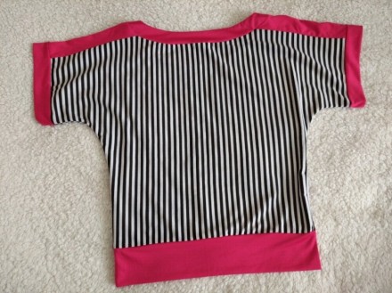 Летняя кофточка,блузка,футболка.
Цвет- белый,черный,красно-розовый.
Ширина пер. . фото 9