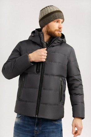 Короткая зимняя куртка прямого кроя выполнена из плотного материала с повышенной. . фото 2