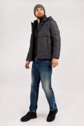 Короткая зимняя куртка прямого кроя выполнена из плотного материала с повышенной. . фото 3