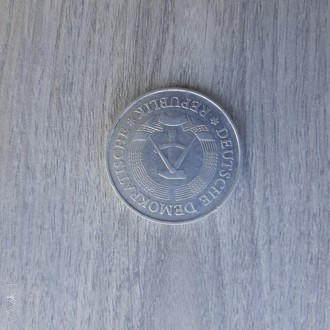Монета ГДР 1 марка 1977. . фото 3