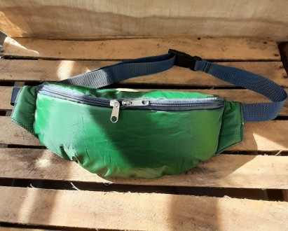 Легкая удлиненная сумка на пояс,зеленого цвета.
Болоневая серебрянка сверху и в. . фото 2