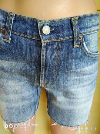 Чёткие фирменные джинсы из Америки,состояние очень хорошее,оригинал.
п.о.т.39см. . фото 3