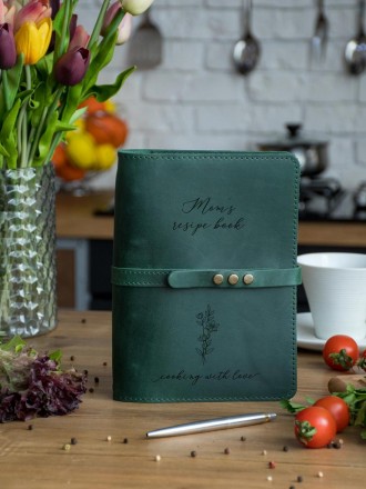 Кулинарная книга в кожаной обложке с именной гравировкой
Книга рецептов – это на. . фото 10