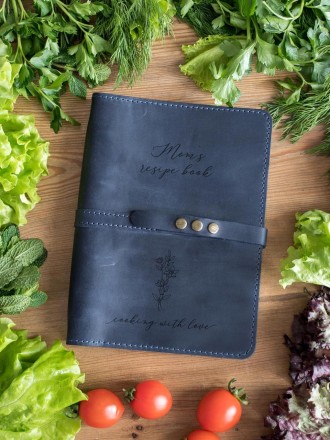 Кулинарная книга в кожаной обложке с именной гравировкой
Книга рецептов – это на. . фото 7