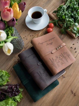 Кулинарная книга в кожаной обложке с именной гравировкой
Книга рецептов – это на. . фото 8