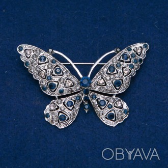 Брошка Метелик сріблястий метал, сині і білі стрази 46х70мм + - купить бижутерию. . фото 1