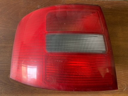 В наявності ліхтар задній Audi A6 C5 Універсал 
правий
Без пошкоджень та дефекті. . фото 2