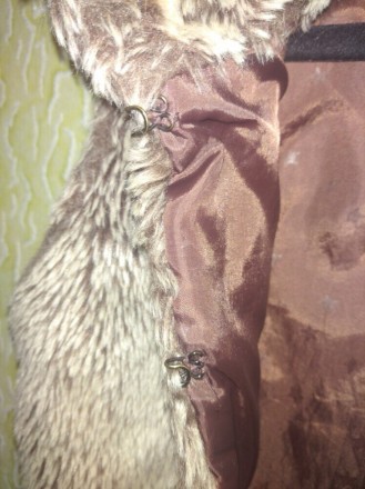 Меховая жилетка девочке 9 -10 лет,Marese .
Цвет - неоднотонный коричневый, есть. . фото 4