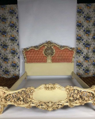 Ліжко в стилі бароко.
Італія.
Стан відмінний - дерево після реставрації, тканина. . фото 2