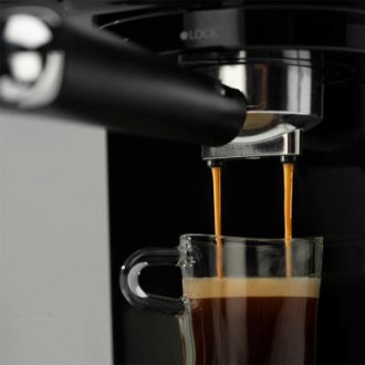 Кофеварка эспрессо Gorenje ESCM15DBK сделана из нержавеющей стали, объемом 1,5 л. . фото 5
