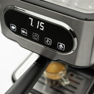 Кофеварка эспрессо Gorenje ESCM15DBK сделана из нержавеющей стали, объемом 1,5 л. . фото 3