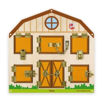 Деревянный бизиборд на стену в виде домика с шестью видами металлических замков,. . фото 2