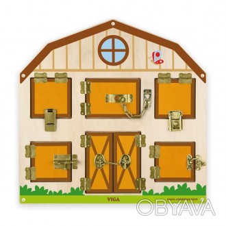Деревянный бизиборд на стену в виде домика с шестью видами металлических замков,. . фото 1