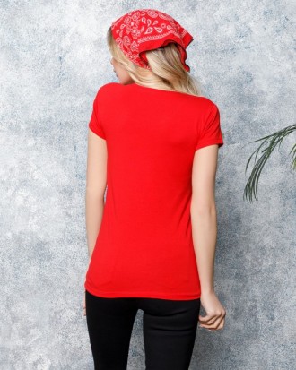 Красная повседневная футболка выполненная из эластичного хлопкового трикотажа. М. . фото 4