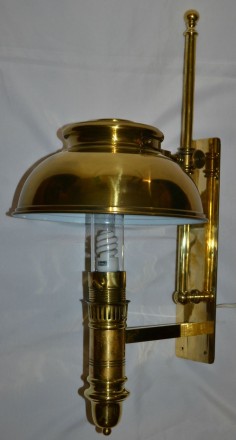 Настенная лампа Ар-деко.
Высота 60 см.
Латунь,эмаль.
В рабочем состоянии. . фото 2