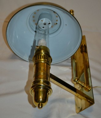 Настенная лампа Ар-деко.
Высота 60 см.
Латунь,эмаль.
В рабочем состоянии. . фото 4