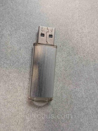 Флешка USB 4Gb — запоминающее устройство, использующее в качестве носителя флеш-. . фото 3