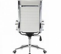 Офісне крісло з високою спинкою
 Міцна основа з хромованої сталі
 Оббивка в білі. . фото 4