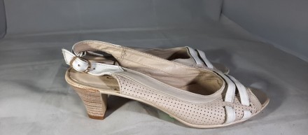 Бежевые кожаные туфли женские на каблуке с открытым носом

Распродажа, акционн. . фото 3
