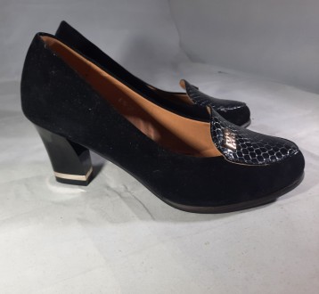 Туфли женские, классические, замшевые, черные, на низком каблуке распродажа

Р. . фото 3