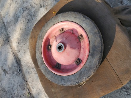 Продам Колесо тачки колесо садовой тачки без камеры сплошная резина хорошое сост. . фото 8