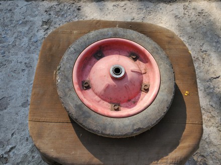 Продам Колесо тачки колесо садовой тачки без камеры сплошная резина хорошое сост. . фото 2