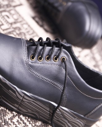 Кожаные черные слипоны
на шнуровке в тон, которая позволяет регулировать полноту. . фото 3