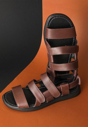 Данная модель коричневых мужских сандалей идеально подойдет для летнего и жарког. . фото 4