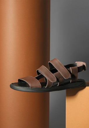 Данная модель коричневых мужских сандалей идеально подойдет для летнего и жарког. . фото 3